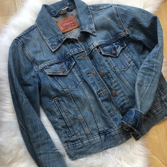 Cute Levi’s Denim Jacket - Picture 3 of 4